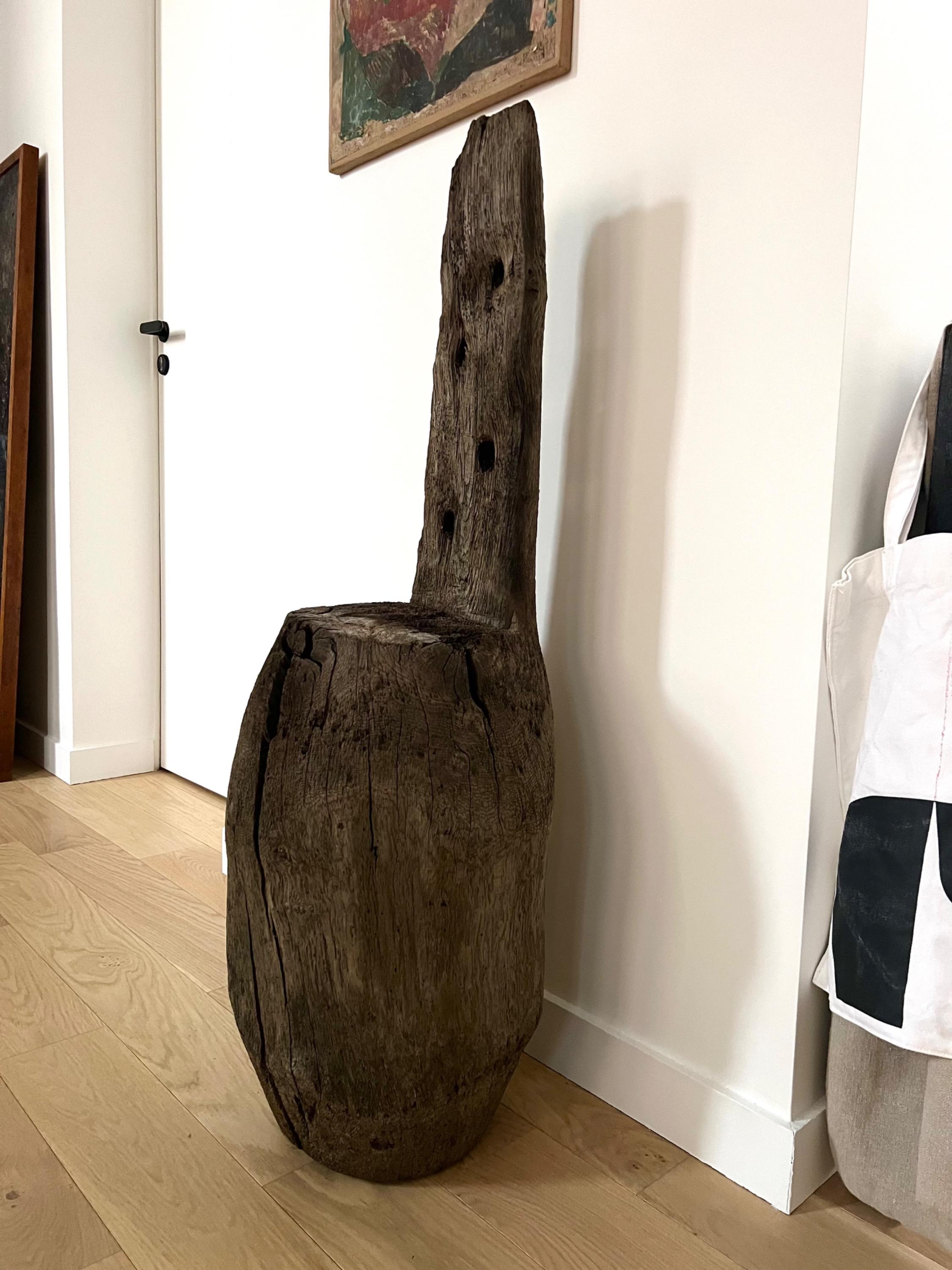 18th Century Big Oak Wooden Primitive Piece, Like a Seat or Sculpture. Dim = 110 x 32 x 32 cm