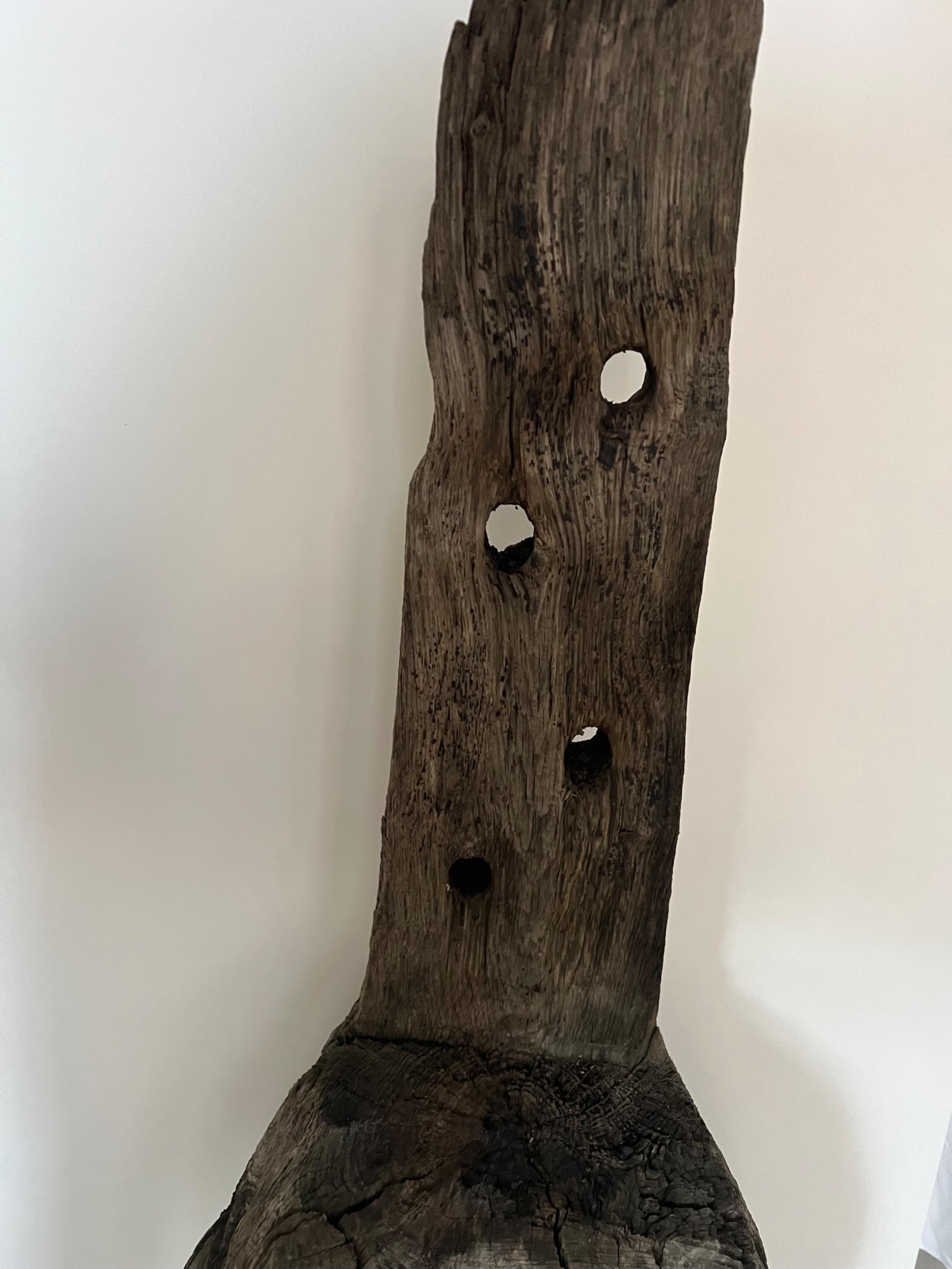 18th Century Big Oak Wooden Primitive Piece, Like a Seat or Sculpture. Dim = 110 x 32 x 32 cm