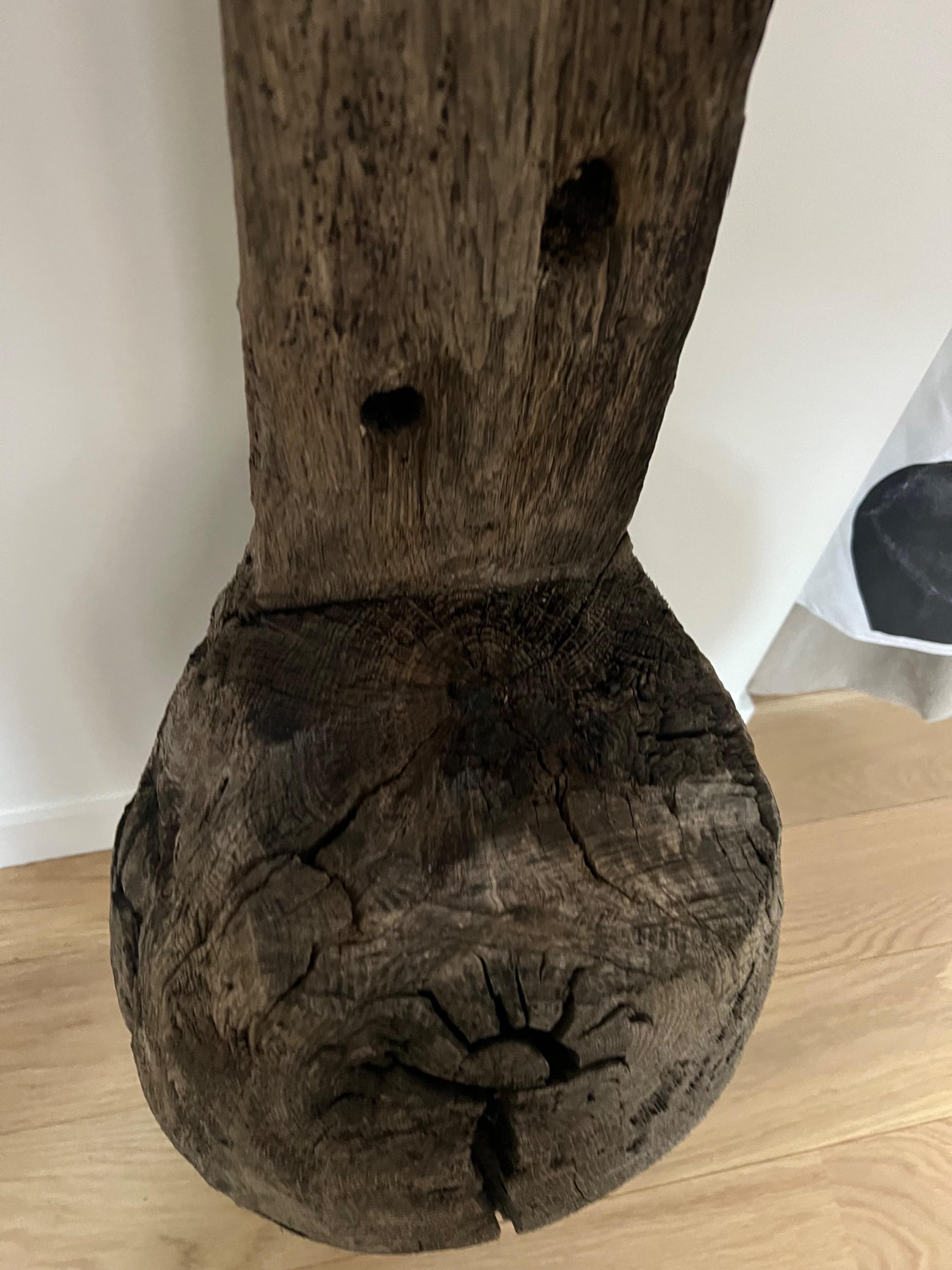 18th Century Big Oak Wooden Primitive Piece, Like a Seat or Sculpture. Dim = 110 x 32 x 32 cm