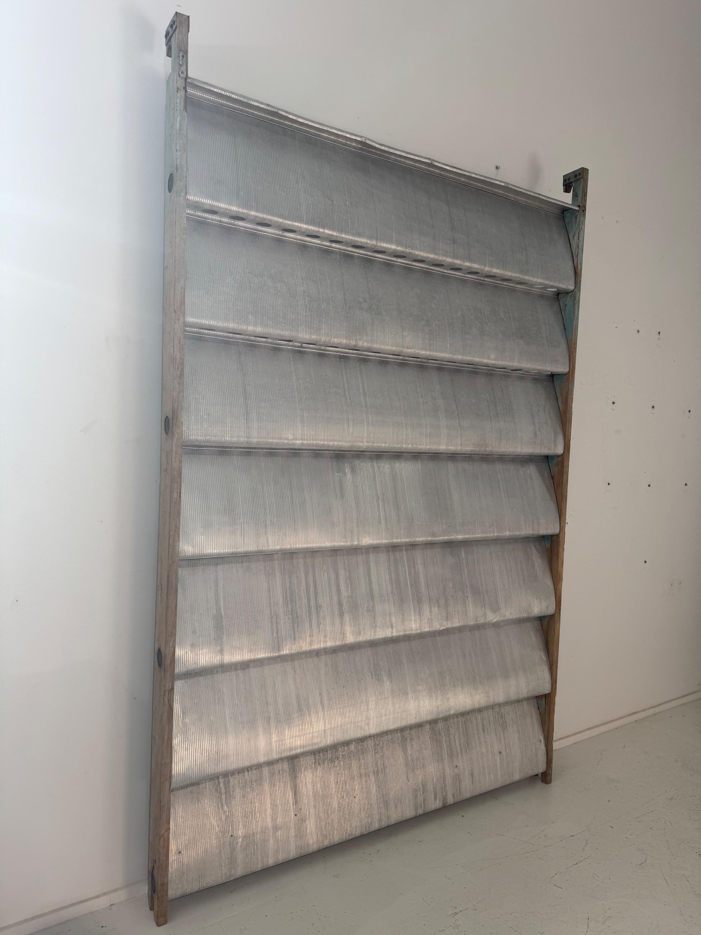 A Pair of Jean Prouvé « Ondes »Aluminium & Painted Wood Sliding Panel, Africa 1963. In Super Original condition. Dim = 271 x 178 x 10,5 cm