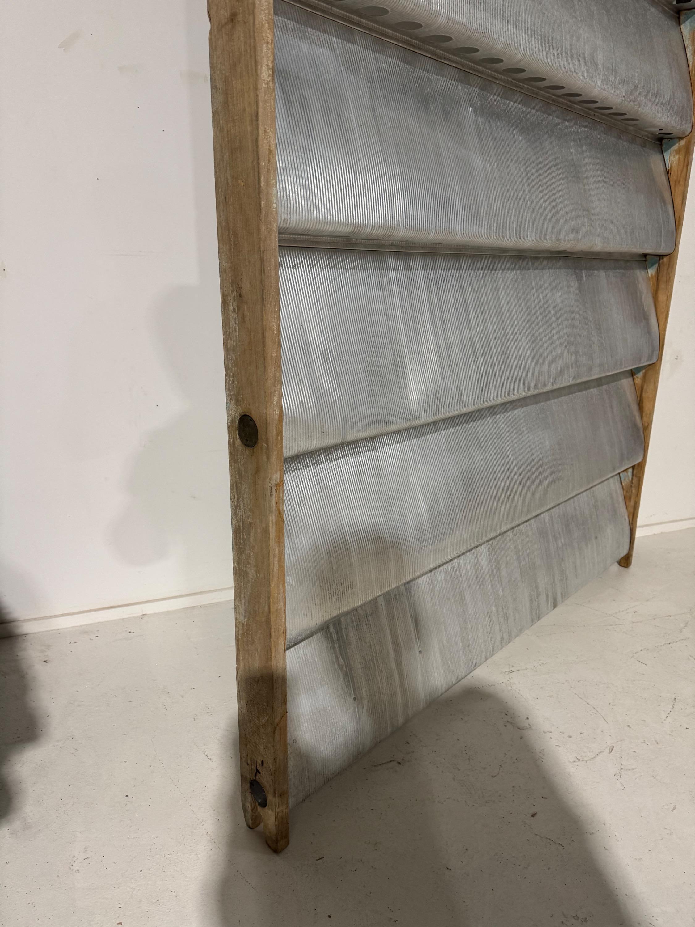 A Pair of Jean Prouvé « Ondes »Aluminium & Painted Wood Sliding Panel, Africa 1963. In Super Original condition. Dim = 271 x 178 x 10,5 cm