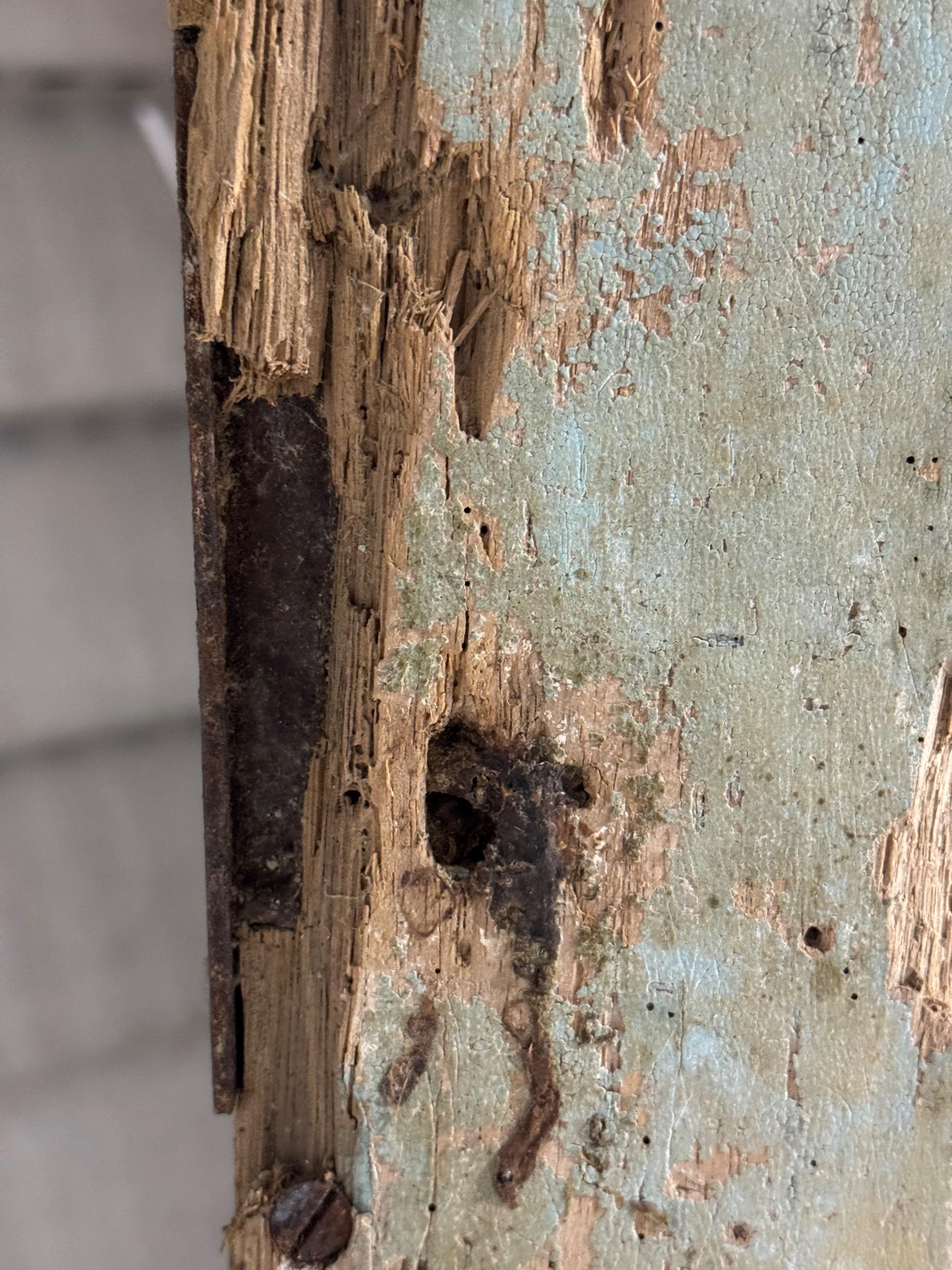 A Pair of Jean Prouvé « Ondes »Aluminium & Painted Wood Sliding Panel, Africa 1963. In Super Original condition. Dim = 271 x 178 x 10,5 cm