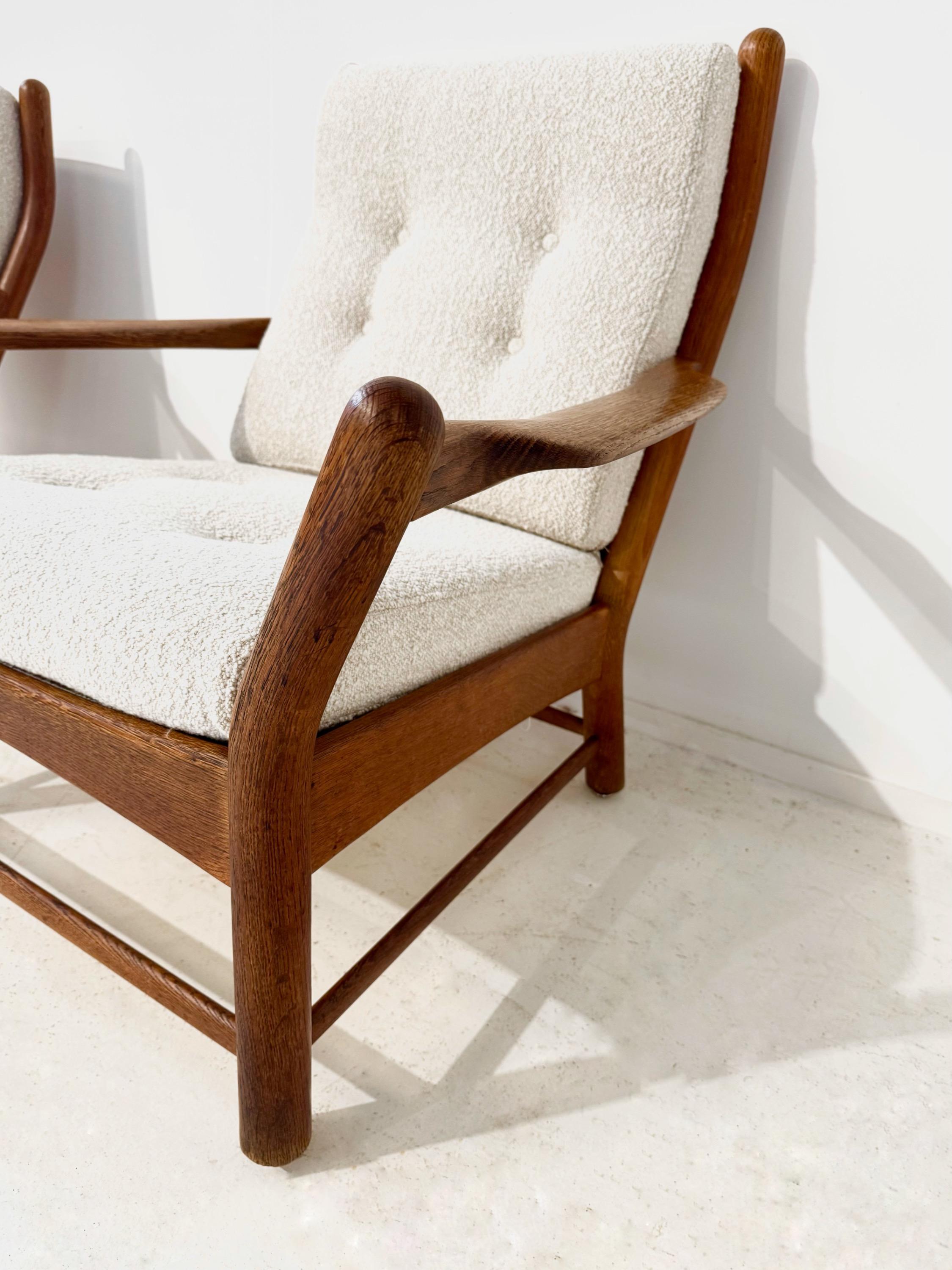 Big Pair of 1950’s Danish Oak Armchairs, Very Nice Design & Wood Work, Fully Restored, New Upholstery in DEDAR Wool Fabric, Very Confortable.  Dim Each= Hback 85 / Hseat 38 x 90 x 82 cm