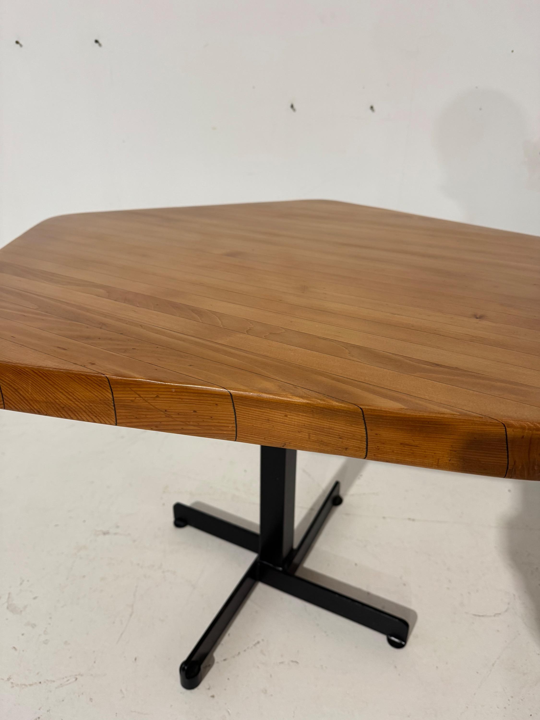 Charlotte Perriand, Pentagonal Table Les Arcs 1800 , « Pierra Menta » Ski Resort 1976 Perfect original vintage condition   Dim = 94 x 94 x 67 cm